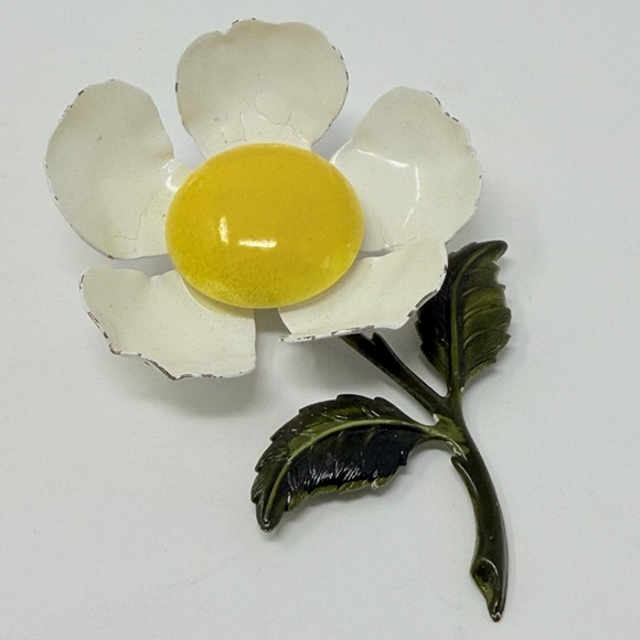 Vintage Enamel Flower Brooch White Yellow Green Metal Pin Fashion Jewelry - Picture 2 of 8